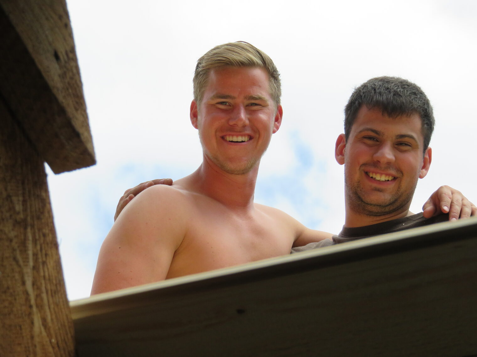 Quentin Houlette (r.) arbeitete bei Maack Holzbau