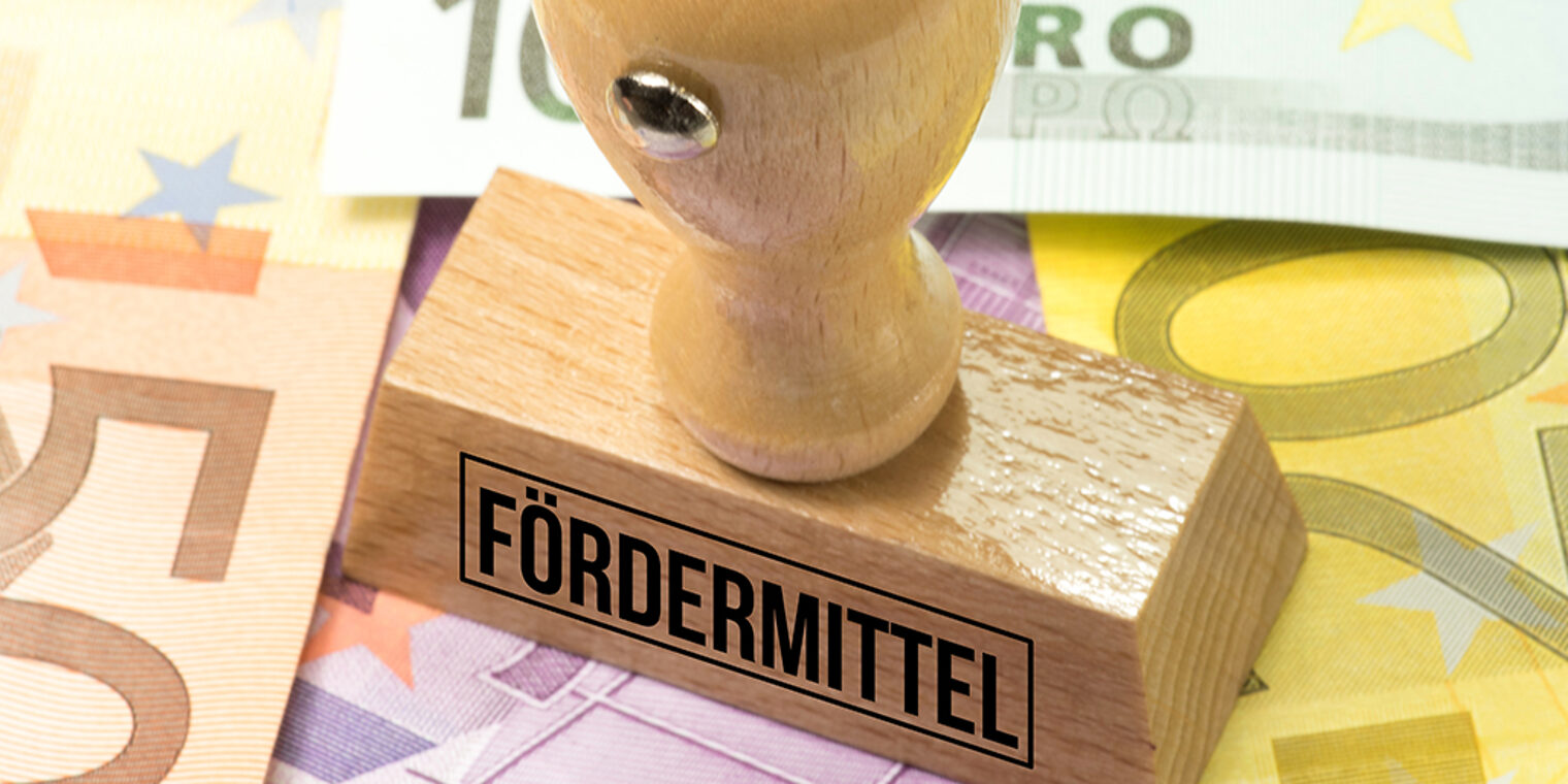 Finanzielle Förderung, Geld, Münzen, Euro, Hilfsprogramm, Zuschuss, Kredit