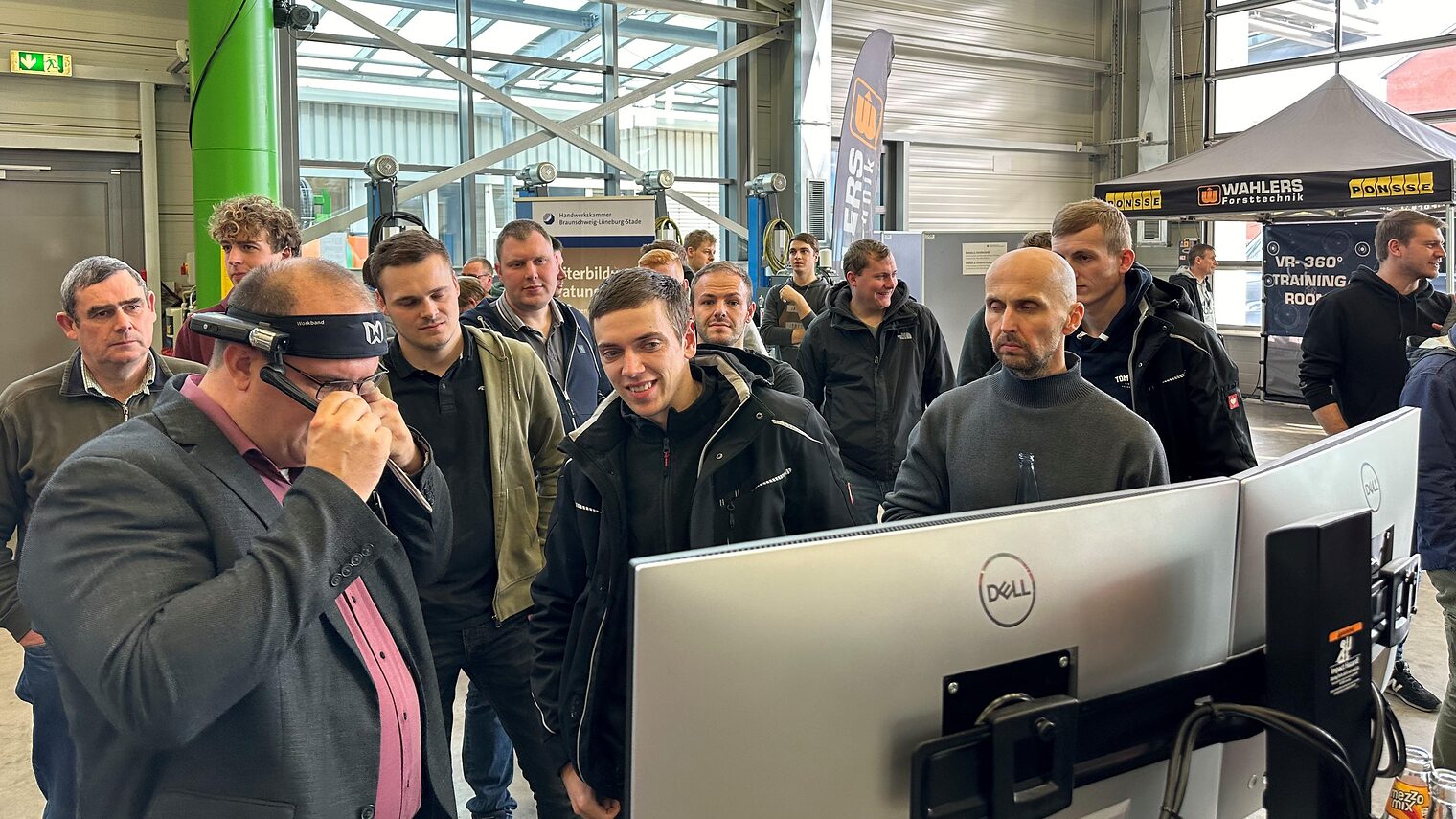 Teilnehmer der Virtual Reality-Veranstaltung 2023 in Lüneburg.