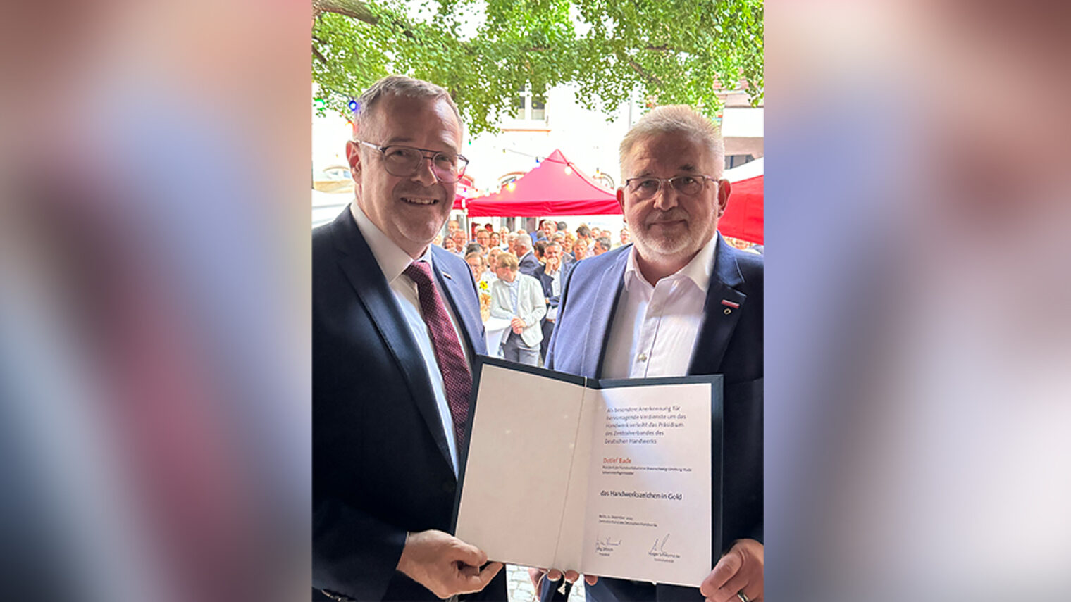 Handwerkspräsident Jörg Dittrich und Kammerpräsident Detlef Bade (r.)