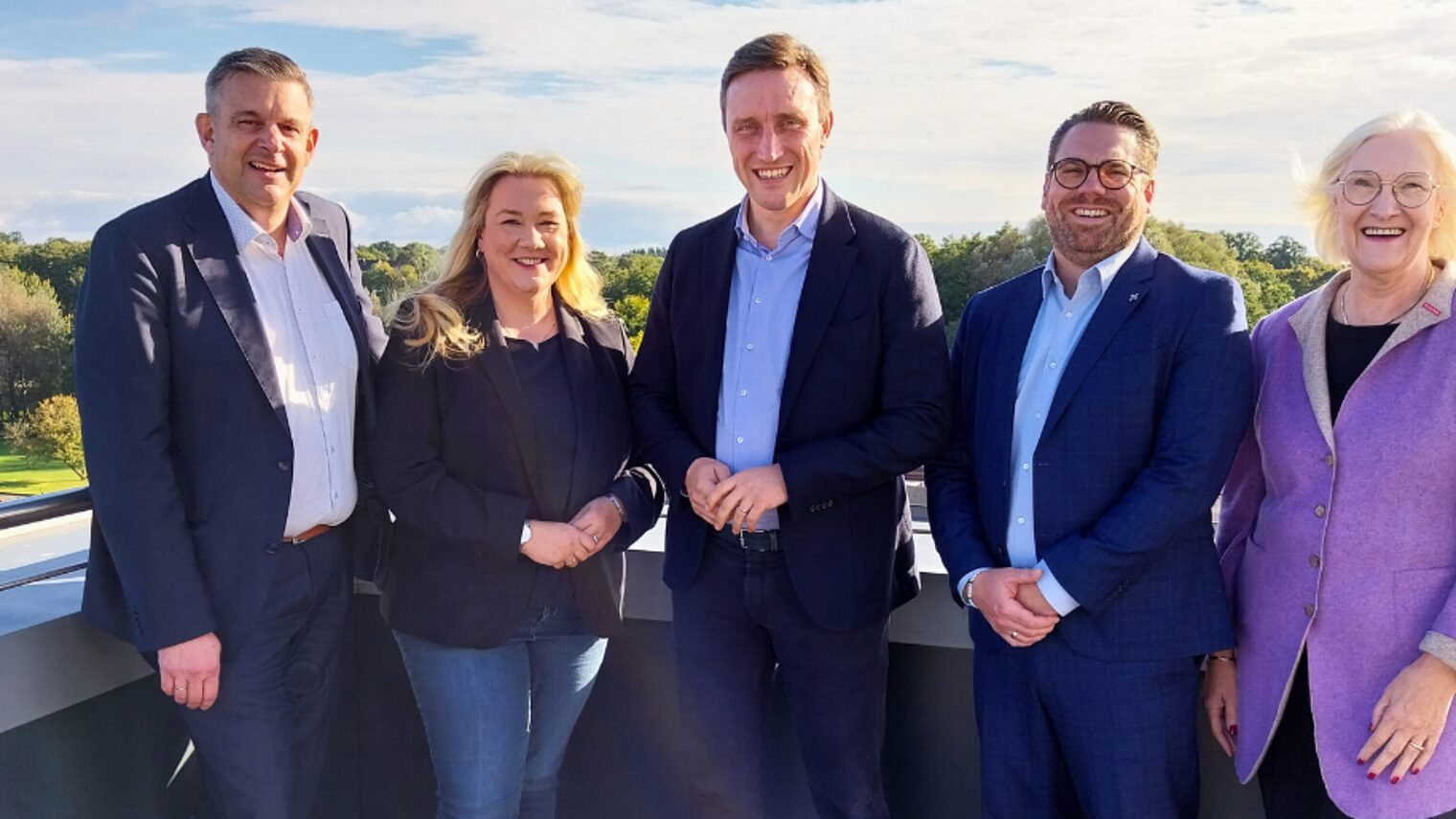 Sebastian Lechner MdL (Mitte), Melanie Reinecke MdL (2. von links), Stader CDU-Vorsitzender Arne Kramer (4. von links) und Heidi Kluth (rechts) und Matthias Steffen (links).