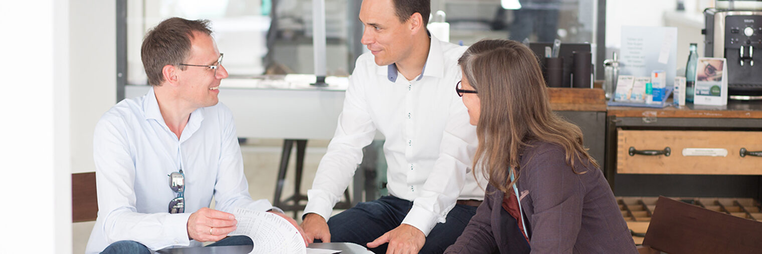 Betriebsberatung, Unternehmensförderung, Unternehmensberatung, Betriebswirtschaft, Gründung, Nachfolge, Betriebsübergabe, Werkstatt, Meister, Beratung, Gespräch, Optiker