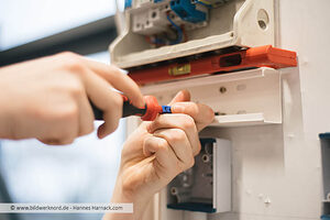 Elektrofachkraft für festgelegte Tätigkeiten im Metall-/SHK-/Holz-Handwerk (Nachschulung)